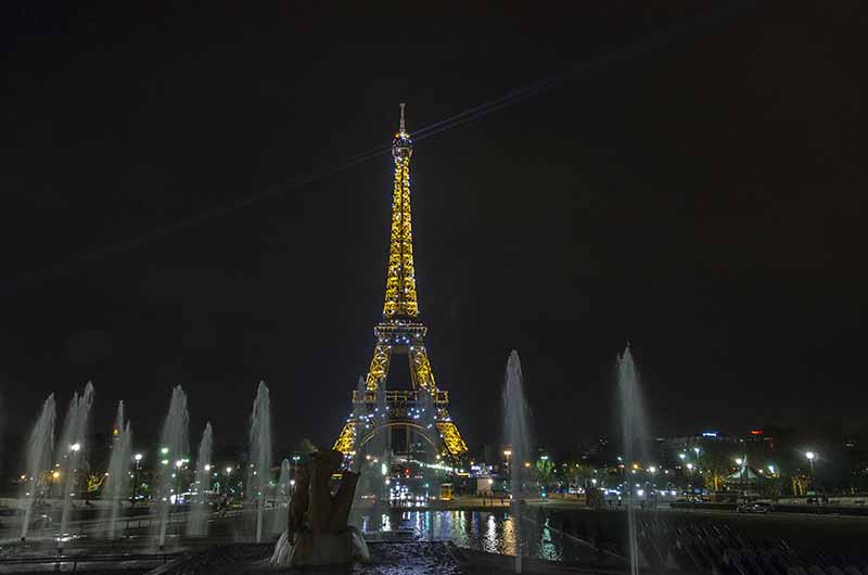 16 - Francia - Paris - torre Eiffel - imagen nocturna.jpg